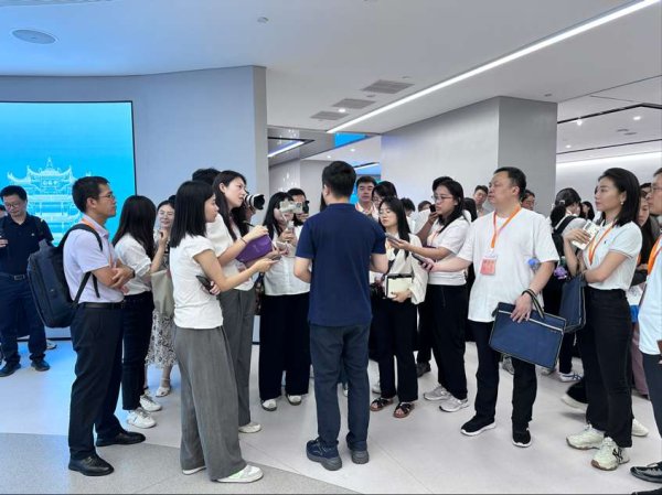 数魅优配 2025年“活力中国调研行”湖北主题采访活动启动